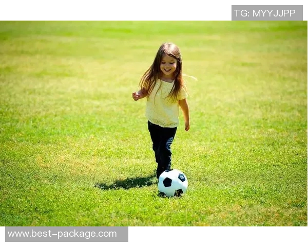 女孩子踢足球的魅力与挑战探索她们在运动场上的自信与坚持